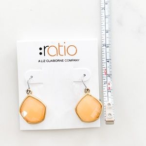 New! Pendant earrings. Gold with peach jewel tone
